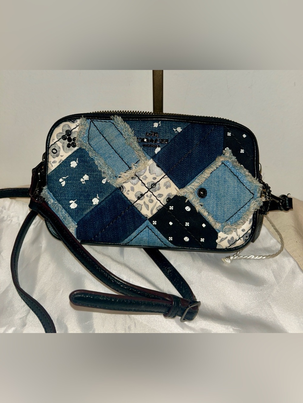 Coach Canyon Quilt Denim
Patchwork Crossbody Clutch/Crossbody bag